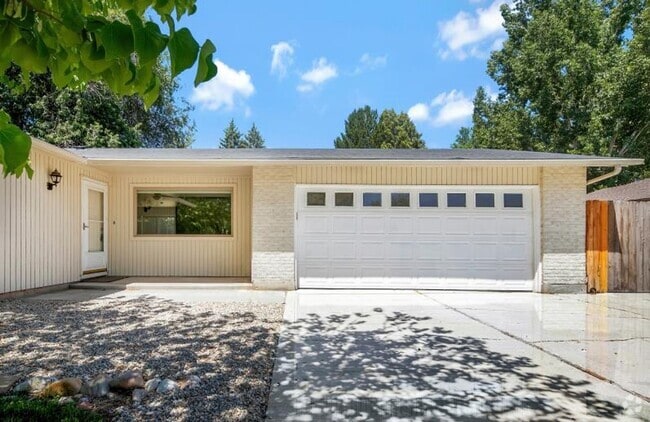 Building Photo - 3 Bedroom home in Eagle with ADU _ Pets We...