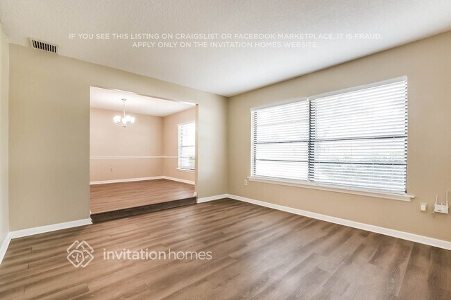 Photo - 537 Woodview Dr