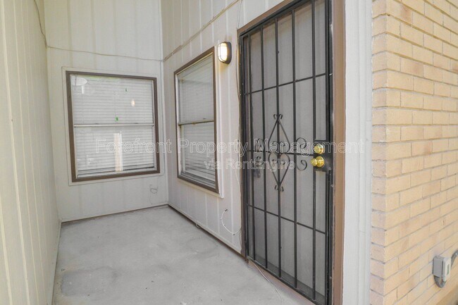 Photo - 5613 Lochmoor