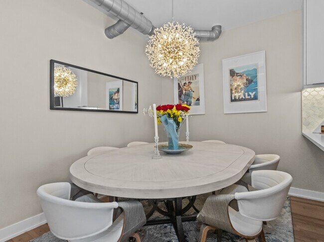 Photo - 1645 W School St Unit 409