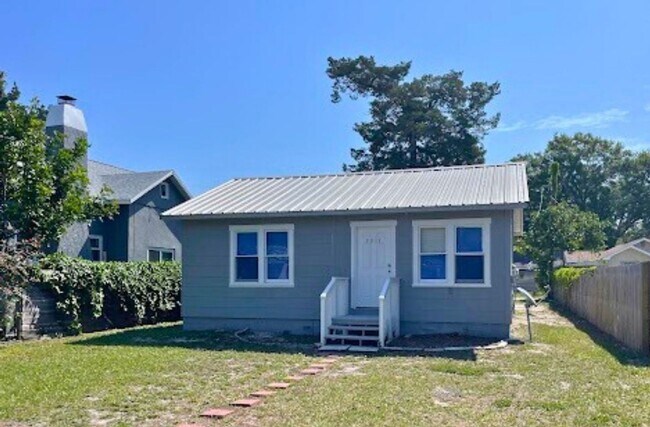 2-bed, 1-bath house in St. Petersburg! - 2-bed, 1-bath house in St. Petersburg!