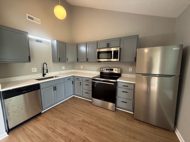 Building Photo - Coming soon ~ Charming 2 Bed, 1 Bath Duplex in Spring Hill, KS!