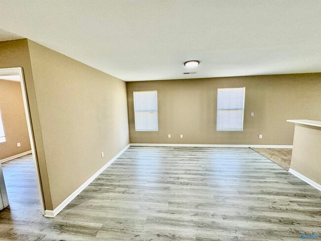 Photo - 226 Valleyside Dr NE