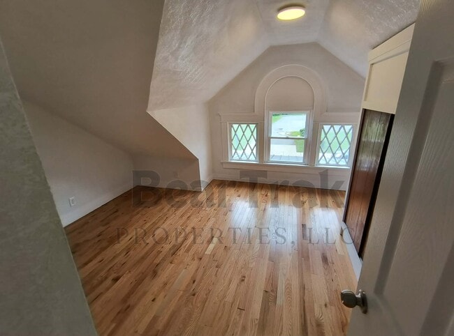 Photo - 1339 Charles St