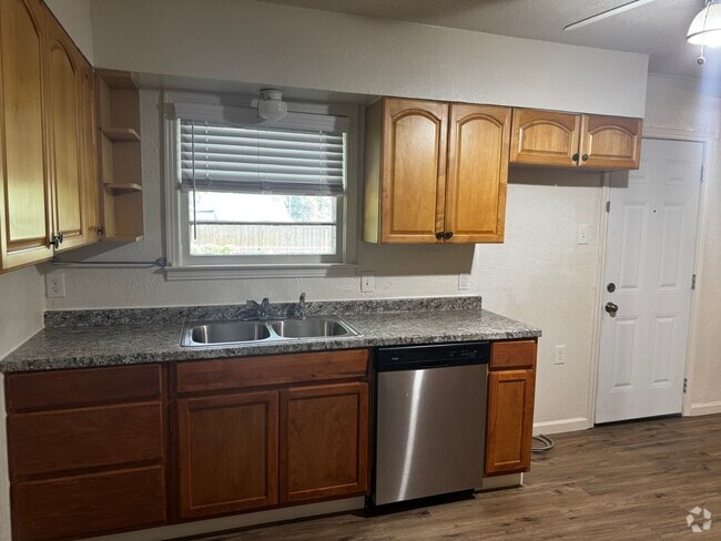 Building Photo - 1560 Nash St Rental