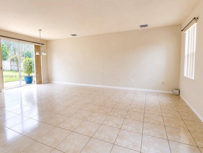 Photo - 641 E Mowry Ct