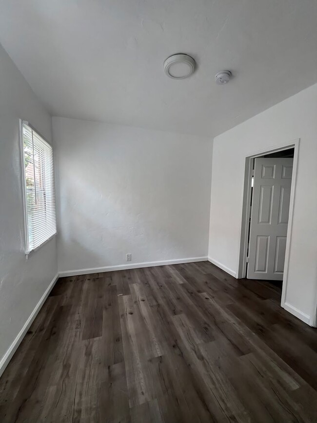 Photo - 542 W 49th St