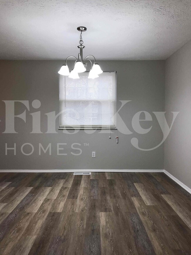 Photo - 1324 Lansdowne Rd