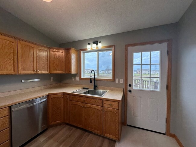 Photo - 3 Bedroom, 2 Bathroom Home in West Fargo -...