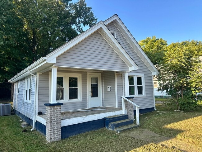 303 W 8th St