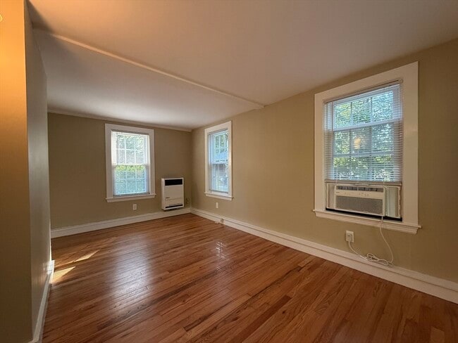 Photo - 391 Bedford St Unidad R