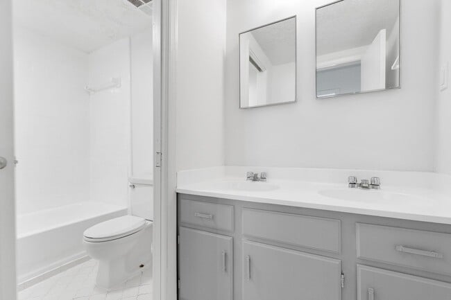 Photo - Redwood Manor