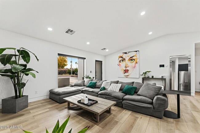 Photo - 4334 E Lewis Ave