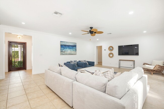 Photo - 230 Osceola Way