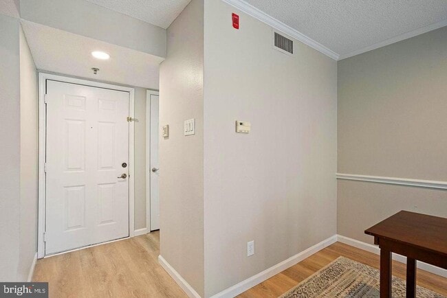 Building Photo - 1504 Lincoln Way Unit 309