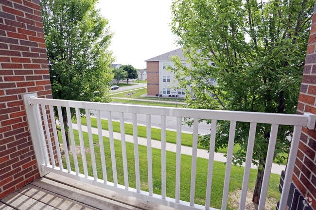 1BR, 1BA - 688 SF - Balcony