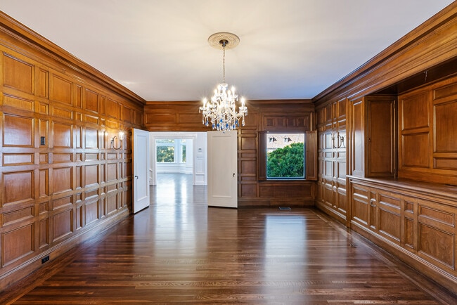 Photo - 2521 Broadway