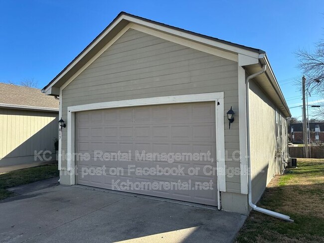 Photo - 817 NE Independence Ct