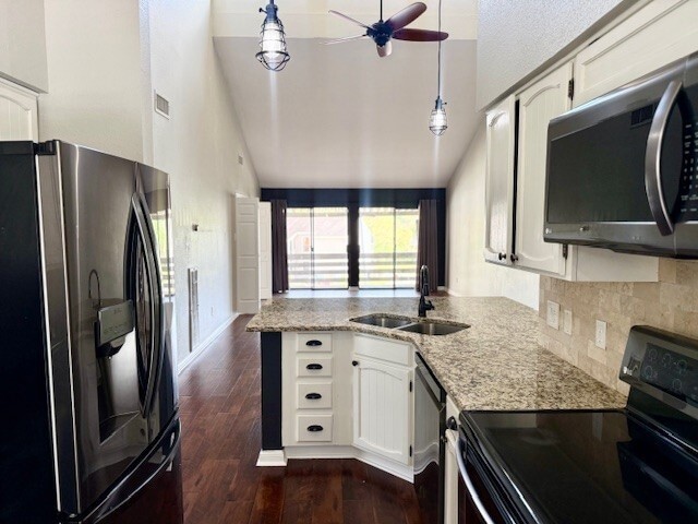 Photo - 178 April Point Dr N