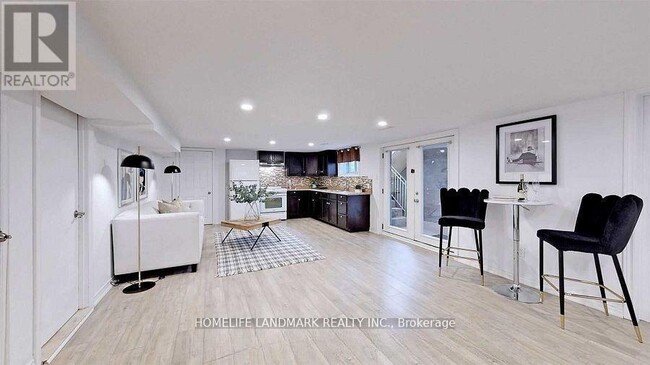 Photo - 8 Clydebank Blvd