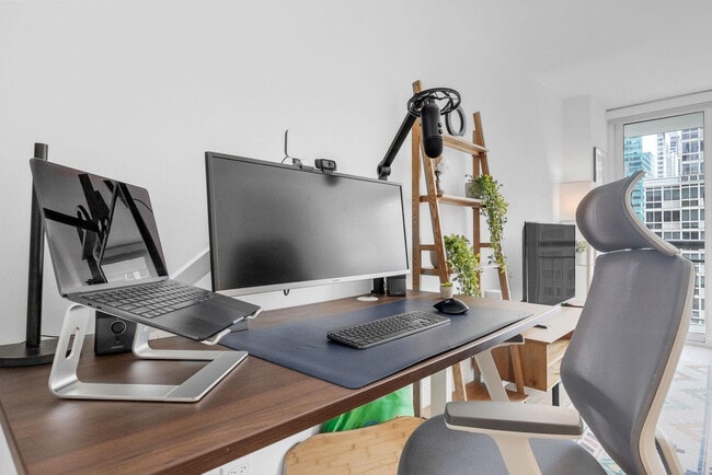 Photo - 68 W 37th St Unidad FL21-ID1012720P