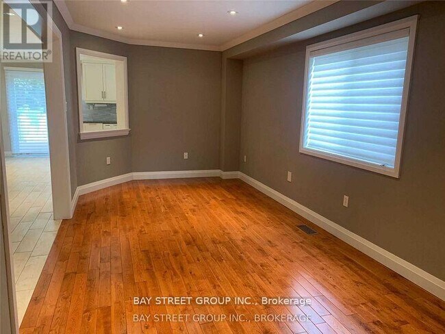 Photo - 615 Summer Park Crescent