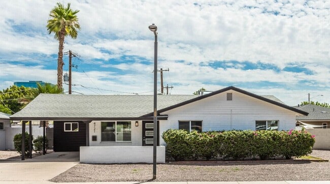 Building Photo - Biltmore District Luxury – 3 month leases avaialble 2,895.00