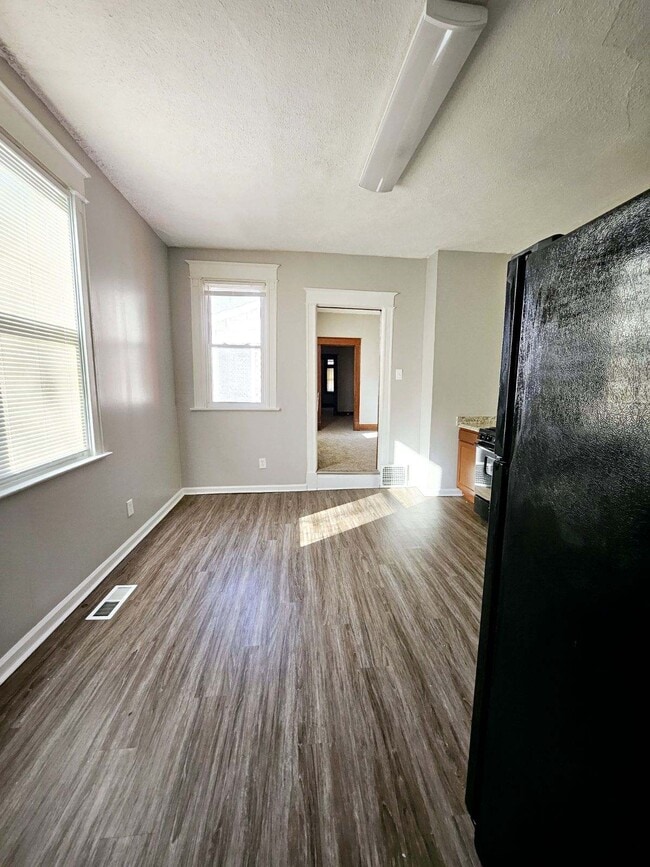 Photo - 2422 Warren St