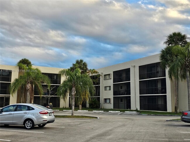 Photo - 8075 SW 107th Ave Unidad 114