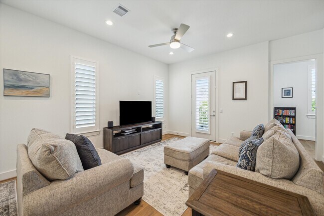 Photo - 930 Dunleigh Meadows Ln