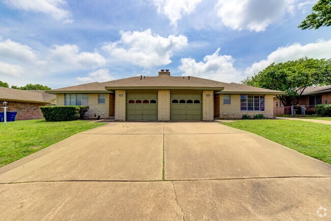 Building Photo - S 67th Ave E Duplex Unit 6930 Rental