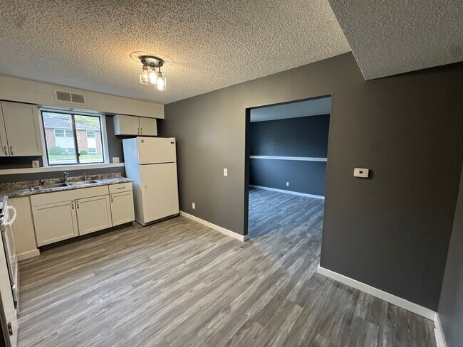 Photo - 317 N Bridge Ln Unit 3