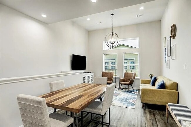 Photo - 4906 Paradigm Ln