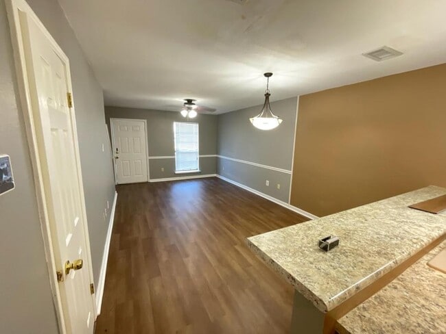 Photo - 14570 Honeysuckle St