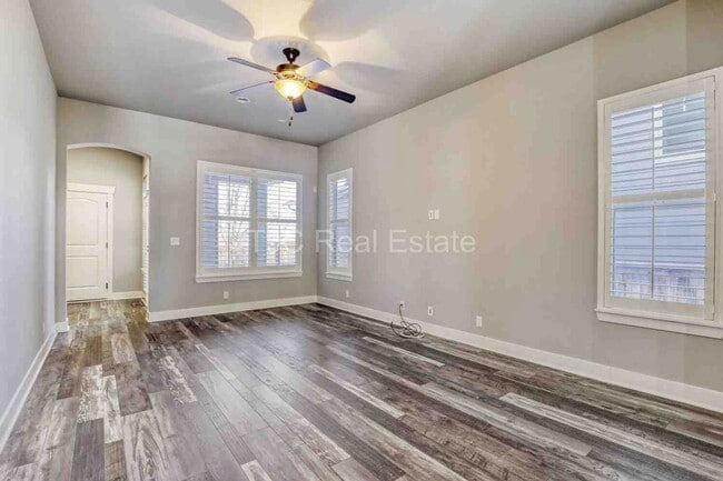 Photo - 5512 N Wabash St