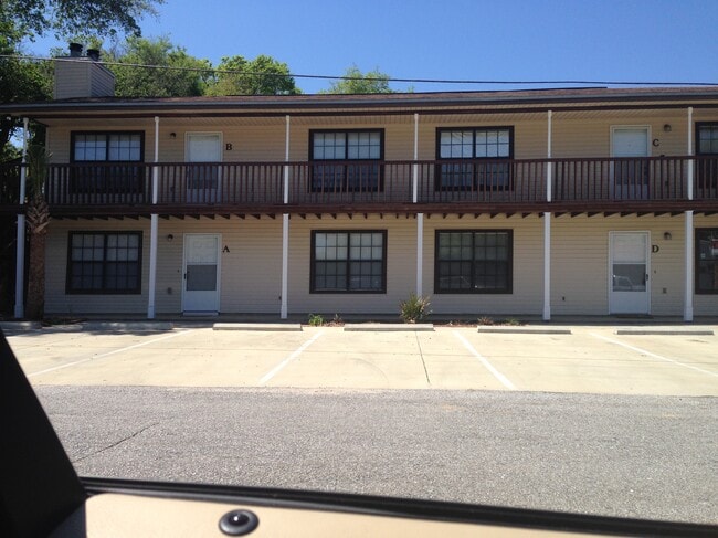 Building Photo - 3850 Creighton Rd Unit D