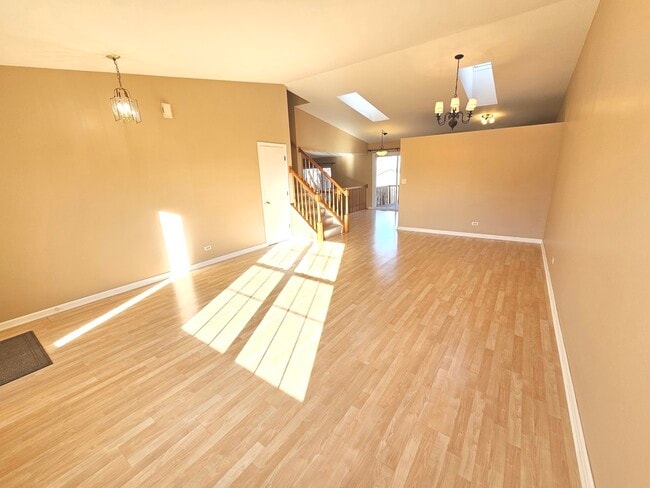 2315 Meadows Ln