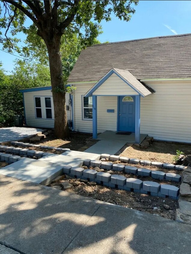 3 Bed / 1 Bath House within walking distan... - 3 Bed / 1 Bath House within walking distan...