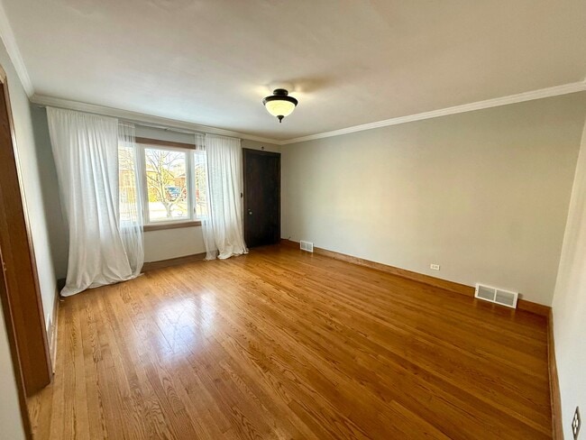 Living Room - 4028 N Overhill Ave