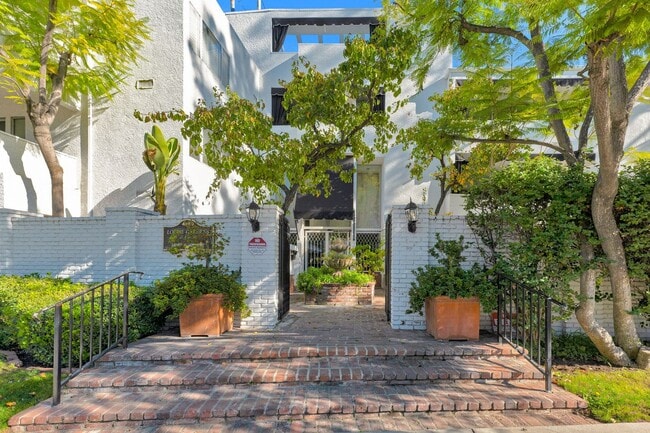 Photo - 4950 Louise Ave Unit 208