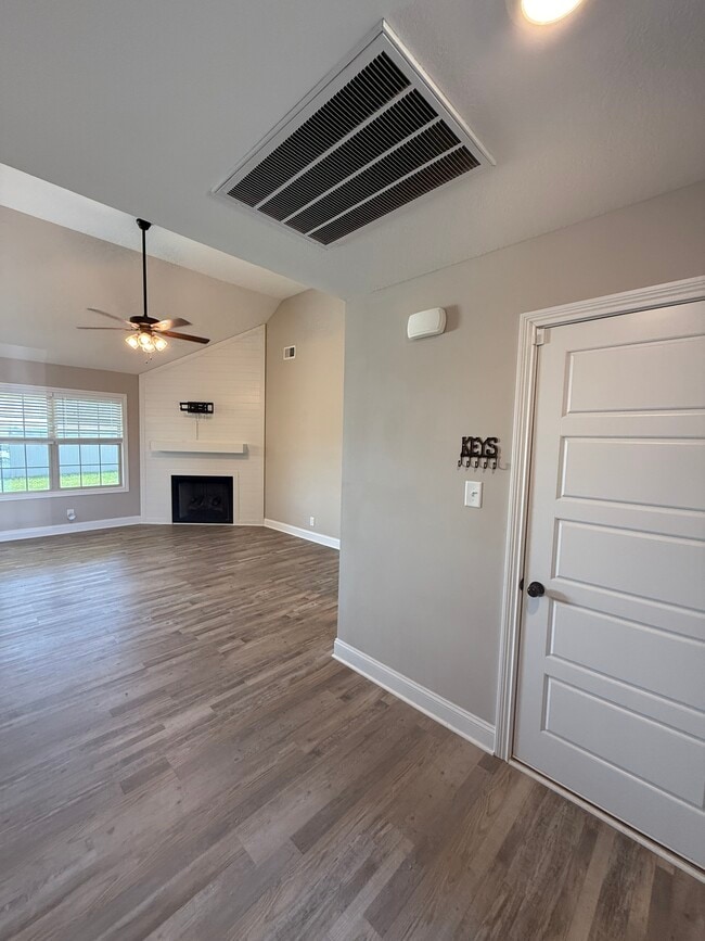 Photo - 1100 Cardinal Creek Dr