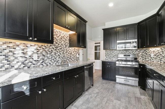 Building Photo - 1473 Clay St