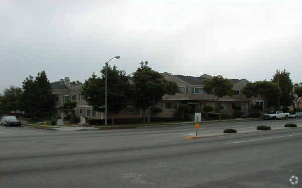 Building Photo - Redondo Townhomes