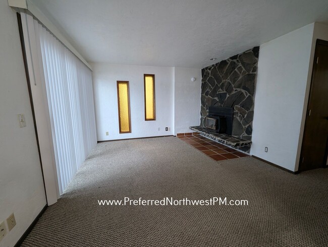 Photo - Lake Front Townhouse in Lowell OR