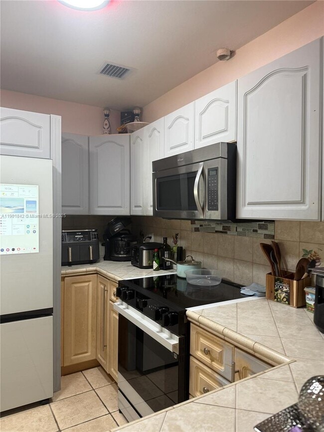Photo - 571 E 59th St
