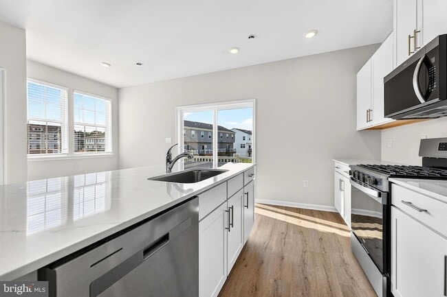 157 Essex Dr