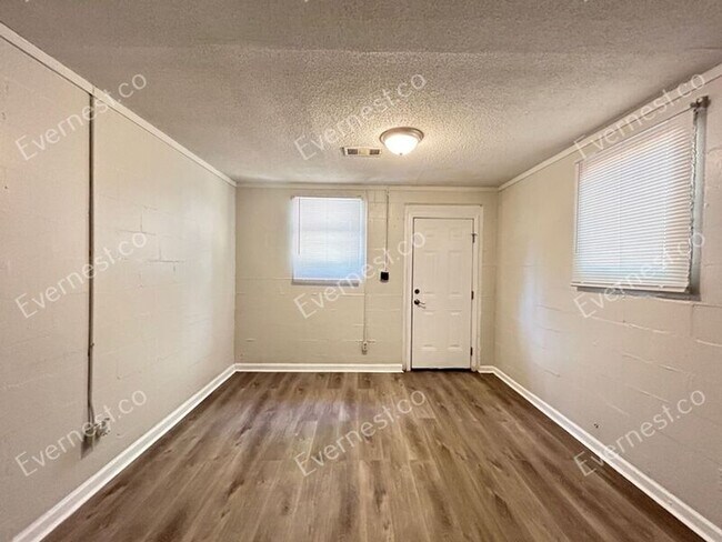 Photo - 1077 Jessamine Dr Unit B