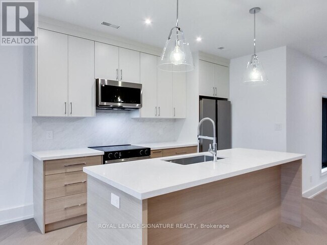 Photo - 357 Dovercourt Rd