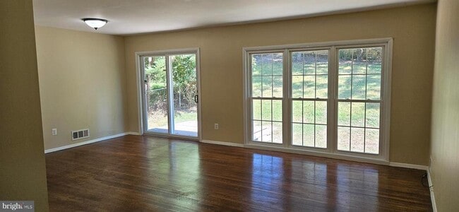 Building Photo - 824 Cabin John Pkwy