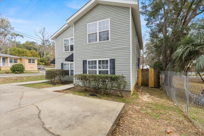 Photo - 735 Putnam Dr Unit 2